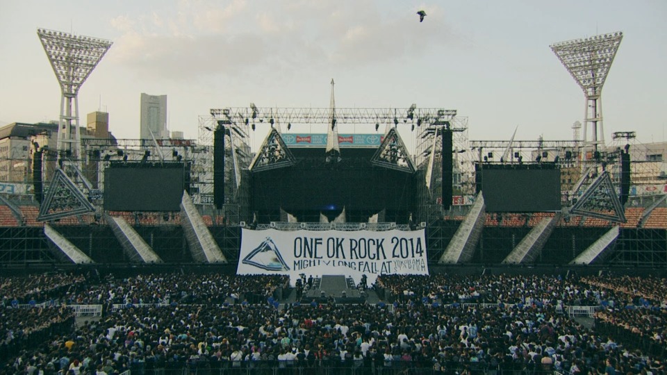 ONE OK ROCK – ONE OK ROCK 2014 Mighty Long Fall at Yokohama Stadium (2015) 1080P蓝光原盘 [BDISO 38.9G]Blu-ray、Blu-ray、摇滚演唱会、日本演唱会、蓝光演唱会2