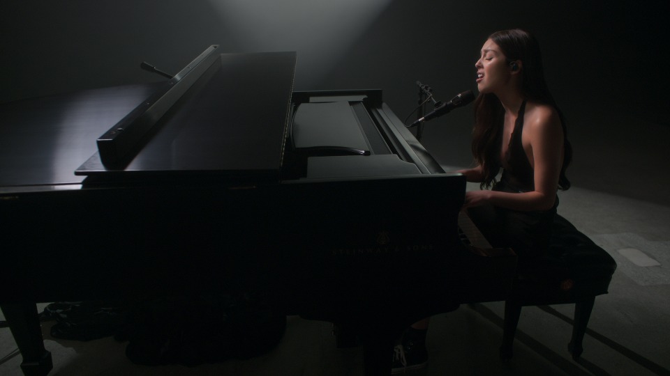 [PR/4K] Olivia Rodrigo – Vampire (Live Piano Performance) (官方MV) [ProRes] [2160P 16.9G]