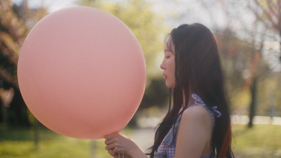 [4K] SUNMI – Balloon in Love (Bugs!) (官方MV) [2160P 1.42G]